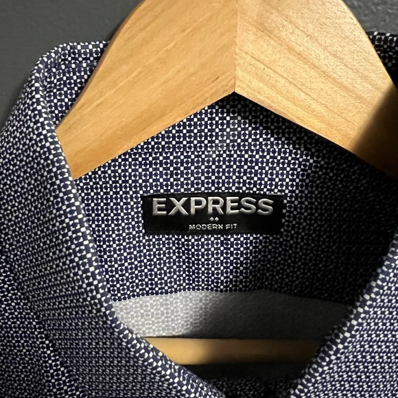 Express button down - Picture 3 of 3